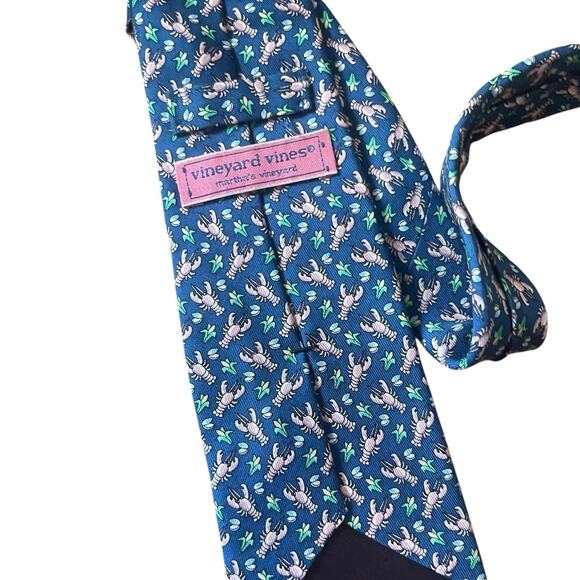 Vineyard Vines Mens 100% Silk Tie Blue Crawfish Design Martha's Vineyard... - Picture 4 of 4